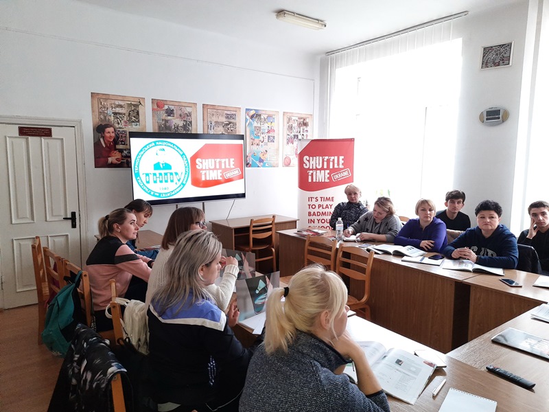 Учасники семінару за міжнародною програмою семінар бадмінтон Shuttle Time Teachers